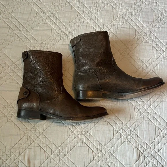 FRYE Melissa Button Zip Short Grey/Brown Leather Ankle Boots, Size 9 - Picture 5 of 16